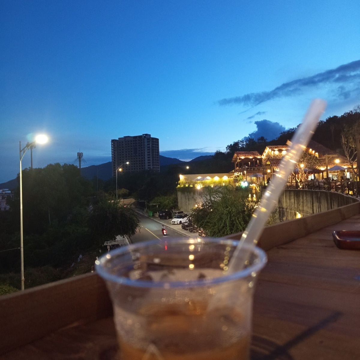 tìm tôi dưới những vì sao Feature Image